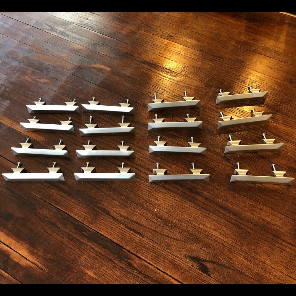 16 adjustable cabinet/drawer pulls